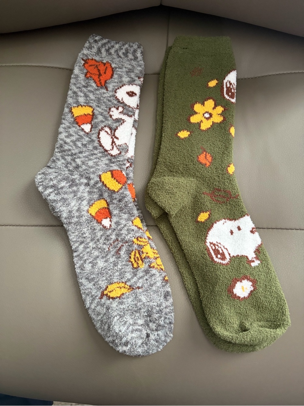 BNWOT TWO (2) PAIRS OF SNOOPY & WOODSTOCK PEANUTS FALL - HALLOWEEN CREW SOCKS